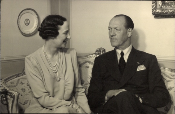 Photo Postcard prince Axel von Dänemark mit princess Margaretha ...