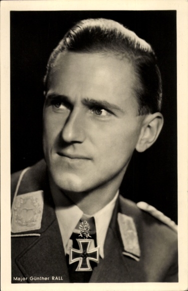 Guenter Rall Postcard Ritterkreuzträger Major Günther Rall, Eichenlaub mit ...